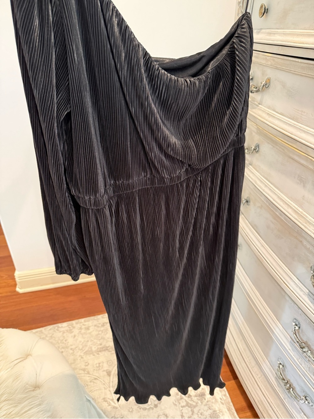 Petal + Pup XL Women's Black One Shoulder Long-Sleeve Pleated Midi Dress